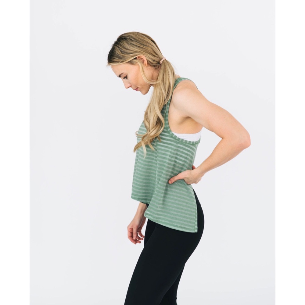 Zyia Activewear Forest Nimbus Split Back Tank Top Size Medium